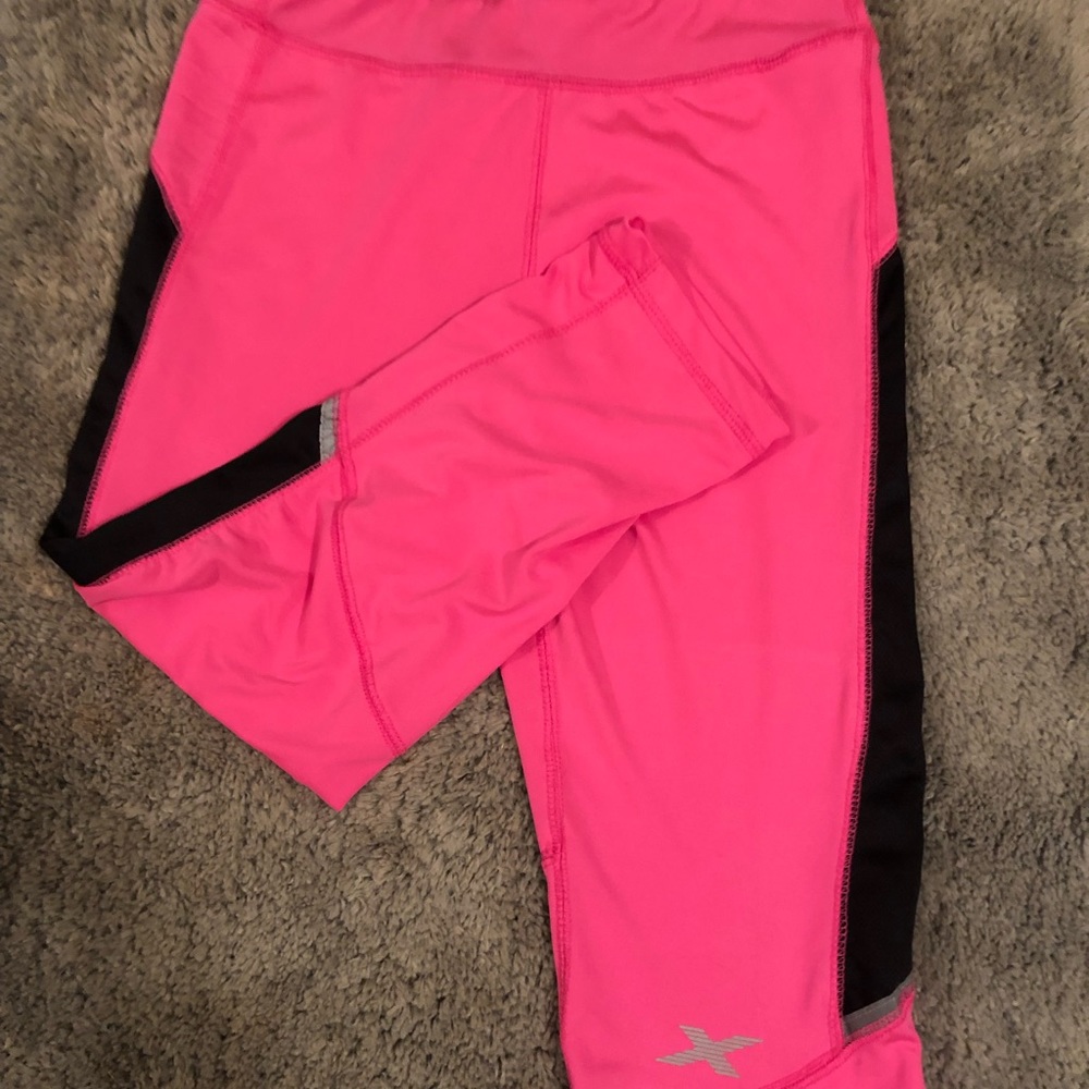 Cropped pink leggings